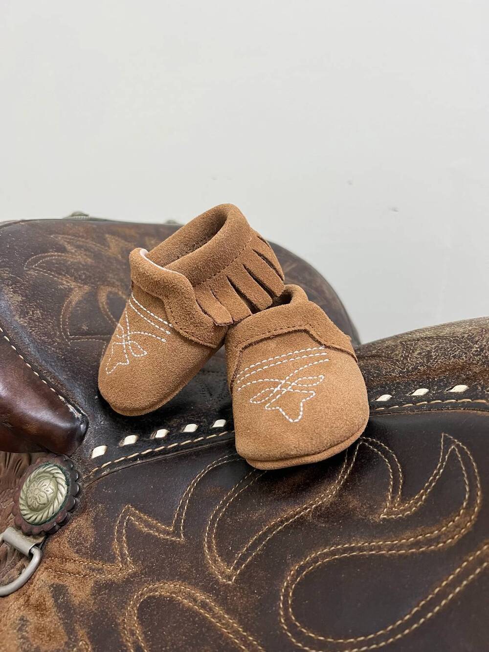 NEW BAR 11 COUTURE baby stitch moc boot in brown suede